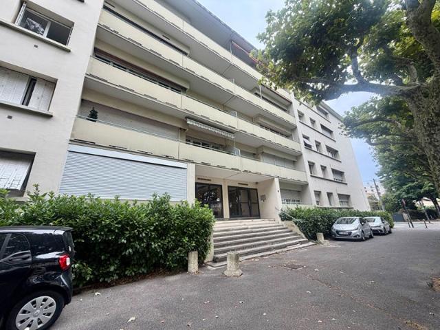 Appartement T2 56.5 m2 quartier Chateauvert avec balcon et cave