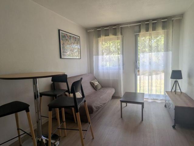 Appartement T2 28.8mï¿½ MEUBLE REZ DE CHAUSSEE PARKING SAINT SEBASTIEN SUR LOIRE