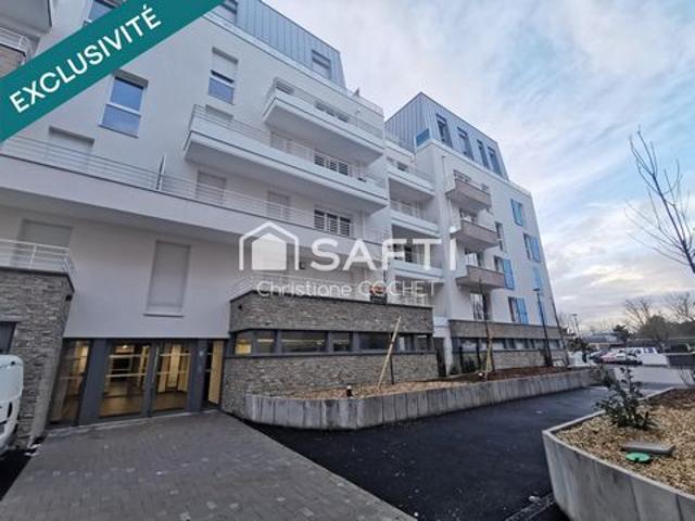 Appartement T2, 28m2 carrez vue sur l'étang et une place de parking en sous sol