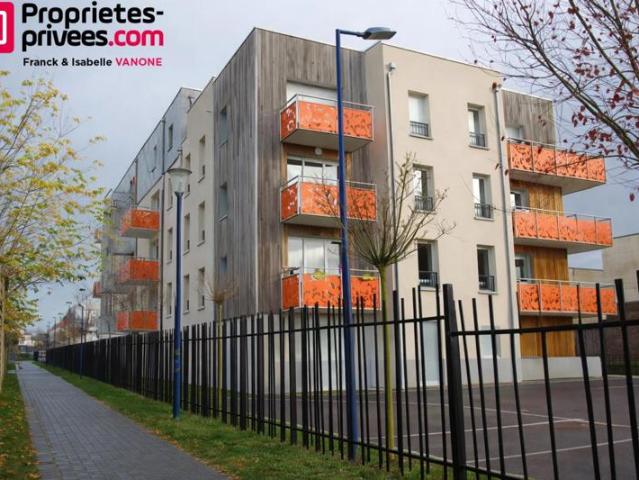 DERNIER ETAGE BEAU T2 AU CALME 38m² grand balcon place de parking
