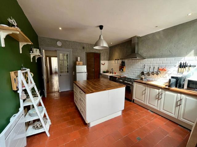 Appartement T2 traversant avec terrasse et patio à vendre Carcassonne Bastide