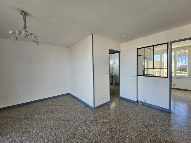 Appartement T2 Vitrolles village balcon et cave