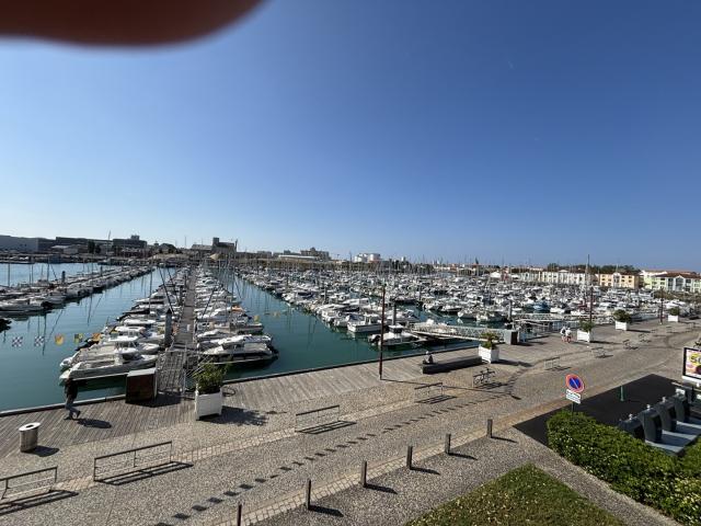 APPARTEMENT T2 VUE IMPRENABLE SUR PORT OLONA PARKING PRIVATIF