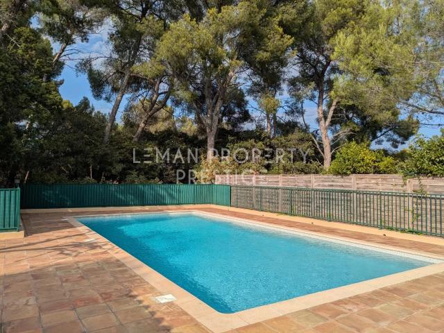 Appartement t2, vue mer, proche Golfe juan, parking, piscine