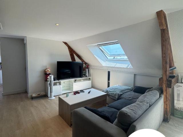Appartement T2 à louer au dernier étage à Lorient Réf 3058
