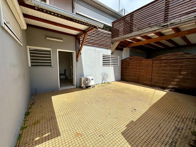 Appartement T2 à louer à Fort de France, Martinique Rez de chaussée, Climatisé avec Térrasse