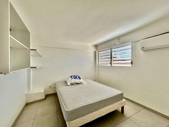 Appartement T2 à louer à Fort de France, Martinique Rez de chaussée, Climatisé avec Térrasse