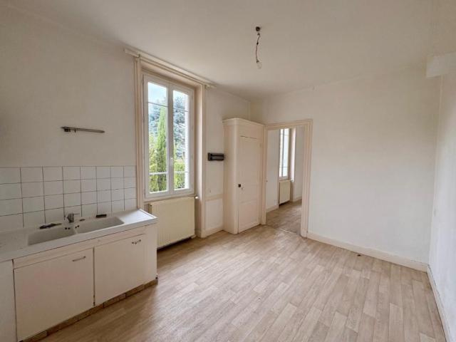 APPARTEMENT T2 A LOUER A LE COTEAU GARE