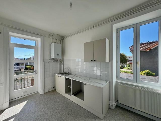 APPARTEMENT T2 A LOUER A MABLY BOURG