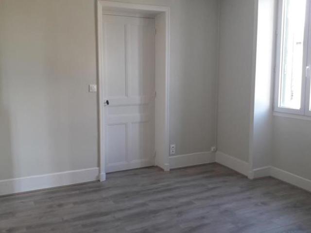 APPARTEMENT T2 A LOUER A MABLY BOURG