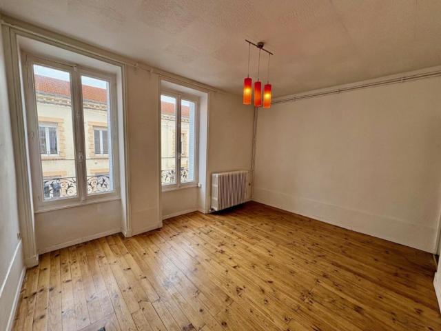 APPARTEMENT T2 A LOUER A ROANNE CANAUX