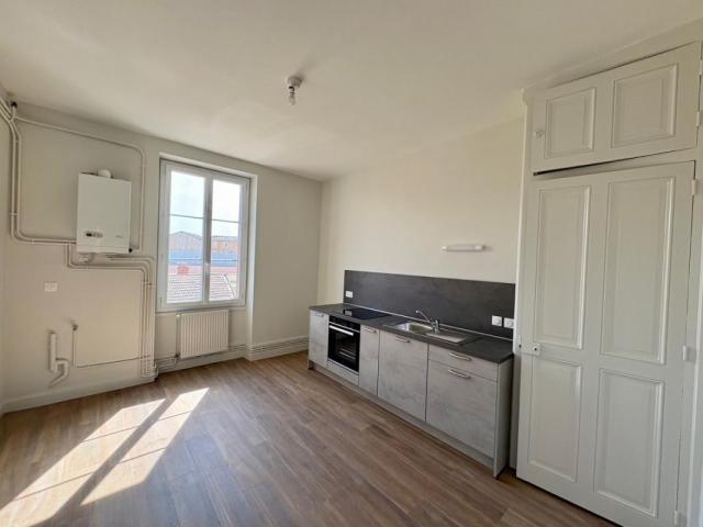 APPARTEMENT T2 A LOUER A ROANNE FAUBOURG CLERMONT