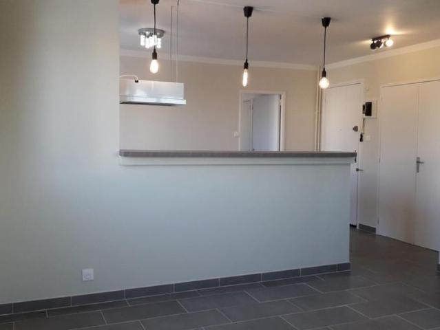 APPARTEMENT T2 A LOUER A ROANNE HALAGE