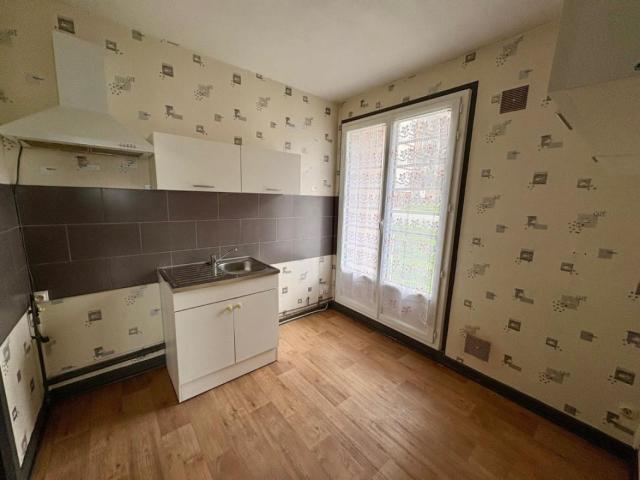 APPARTEMENT T2 A LOUER A RIORGES MAIRIE