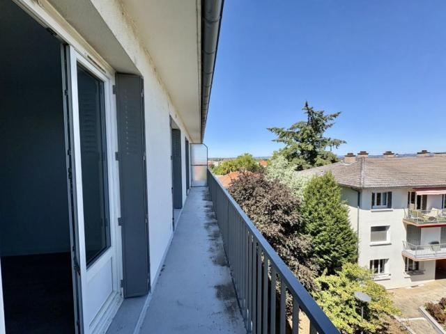 APPARTEMENT T2 A LOUER A RIORGES MARECHAL FOCH