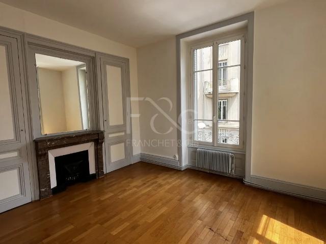 APPARTEMENT T2 A LOUER LYON 8EME ARRONDISSEMENT 58.34 m2 849 € charges comprises par mois