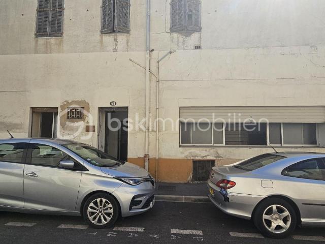 Appartement T2 à rénover intégralement – Fort potentiel – Nîmes