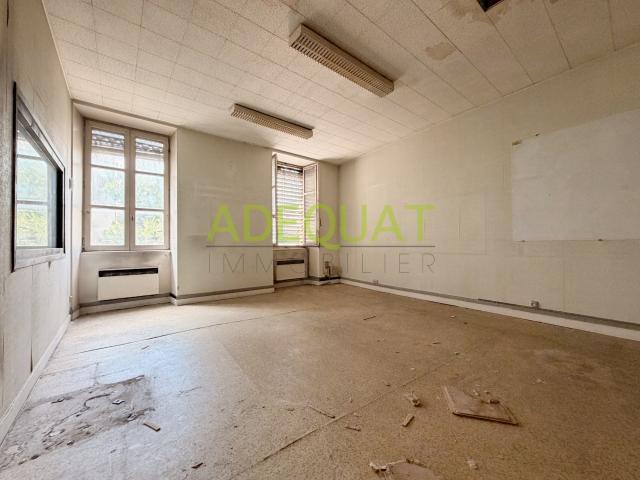 APPARTEMENT T2 au 1er étage A RENOVER avec CAVE idéal INVESTISSEURS
