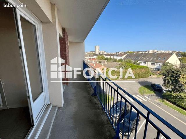 Appartement t2 au dernier etage avec balcon
