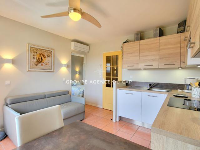 APPARTEMENT T2 AU DERNIER ETAGE AVEC VUE MER, AUX ISSAMBRES