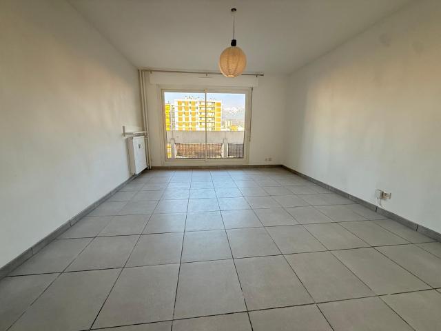 Appartement T2 avec ascenseur, balcon et cave Grenoble