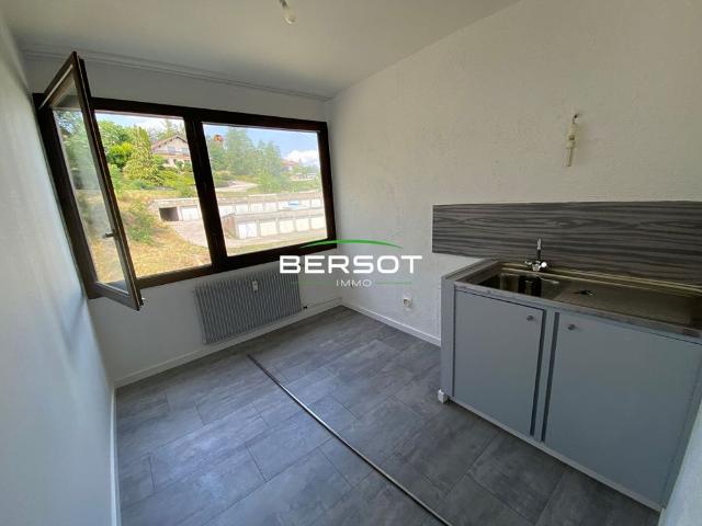 Appartement T2 avec balcon rénové à Villers Le Lac