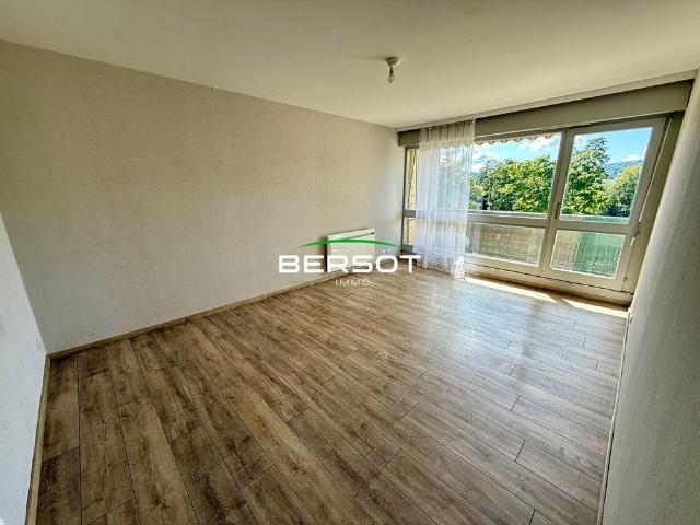 Appartement T2 avec balcons et place de stationnement