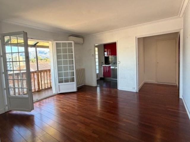 APPARTEMENT T2 AVEC GRAND BALCON
