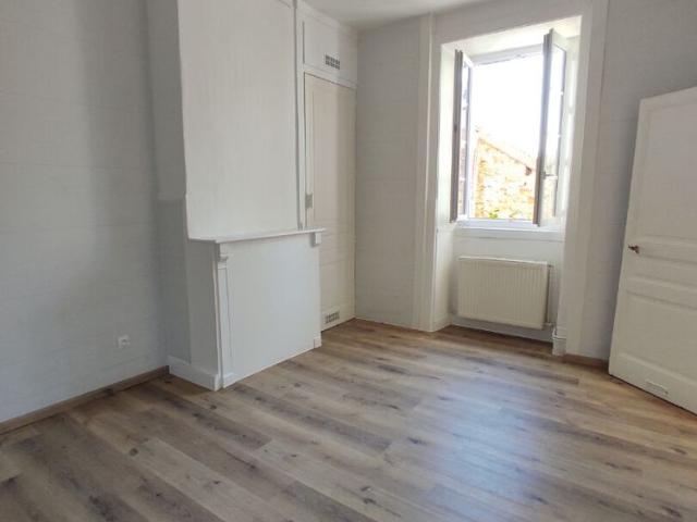 APPARTEMENT T2 AVEC JARDIN PRIVATIF