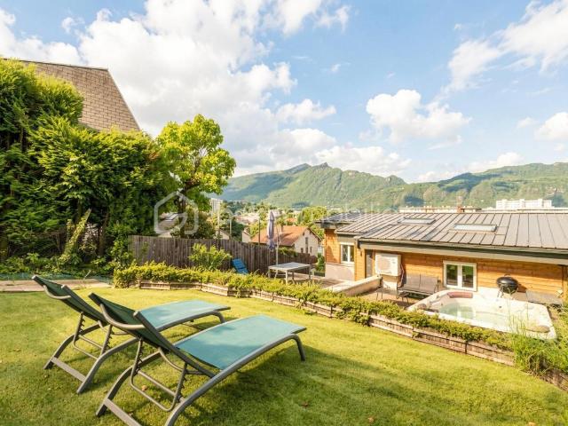 Appartement T2 avec jardin privatif, terrasses et jacuzzi