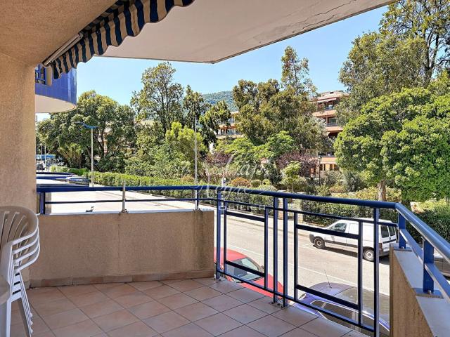 Appartement T2 Avec Parking À Vendre En Centre Ville De Cava. 43m² Cavalaire sur Mer