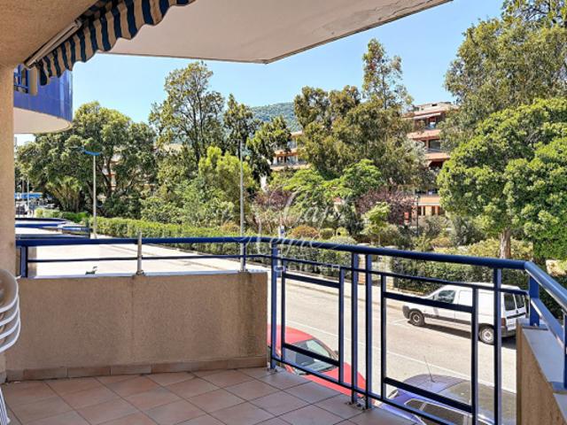 APPARTEMENT T2 AVEC PARKING À VENDRE EN CENTRE VILLE DE CAVALAIRE SUR MER GOLFE DE SAINT TROPEZ