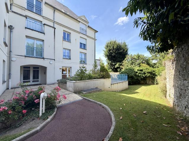 Appartement T2 avec parking proche centre ville senlis