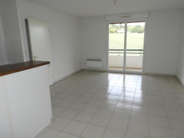 APPARTEMENT T2 AVEC TERRASSE ET PARKING