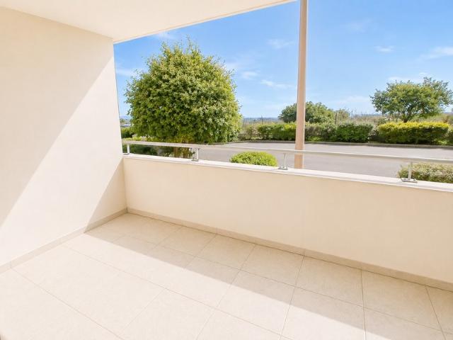 Appartement T2 avec terrasse et parking à Boujan sur Libron – Résidence sécurisée
