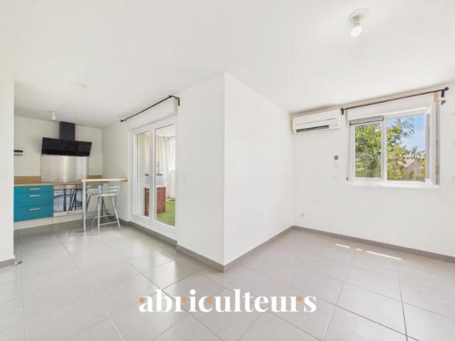 Appartement T2 avec terrasse et stationnement Salon de Provence 13300
