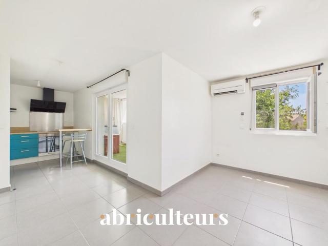 Appartement T2 avec terrasse et stationnement en vente à Salon de Provence 13300