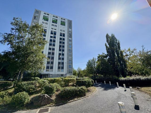APPARTEMENT T2 AVEC VUE SUR LE PUY DE DÔME / LES VERGNES / S