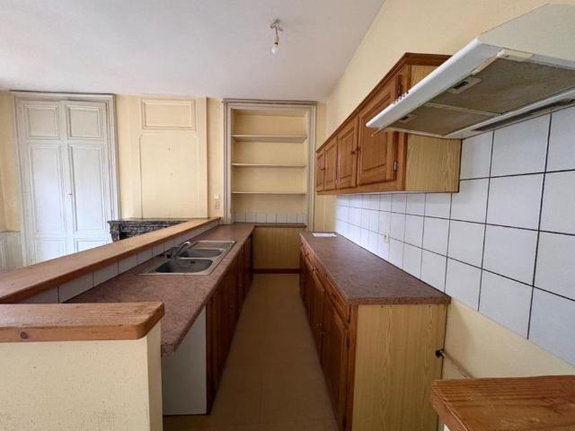 APPARTEMENT T2 BIS A LOUER A AMPLEPUIS