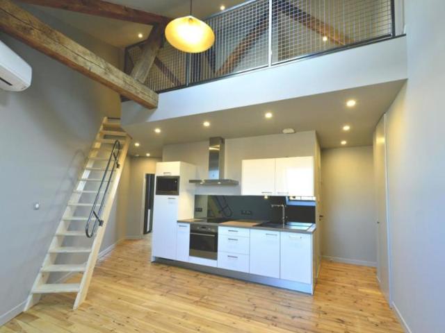 APPARTEMENT T2 BIS A LOUER A ROANNE PLACE DU MARCHE