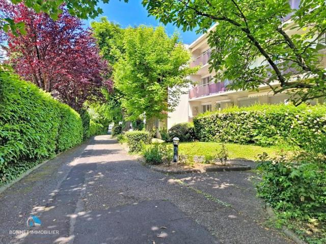 Appartement T2 bis avec terrasse et parking
