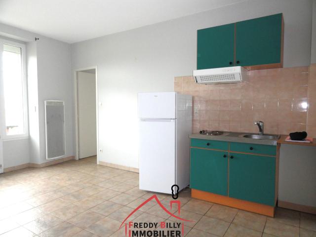 Appartement T2 Coin cuisine aménagée équipée Petit balcon + débarras