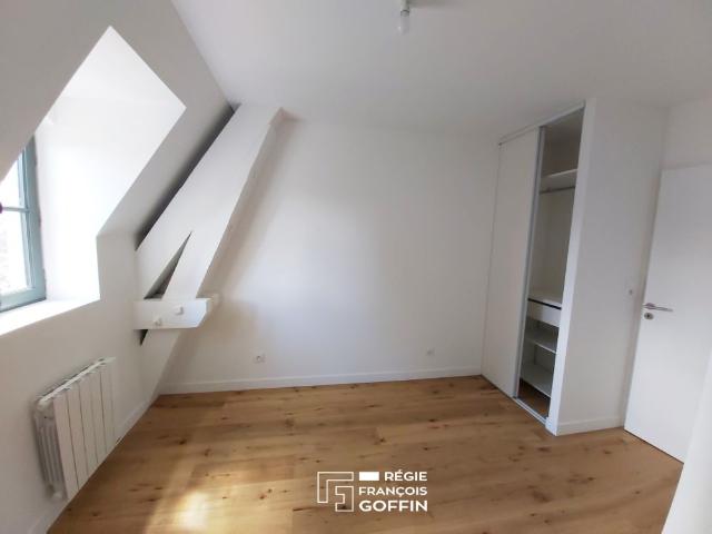 APPARTEMENT T2 DANS ANCIEN CHATEAU CENTRE ECULLY