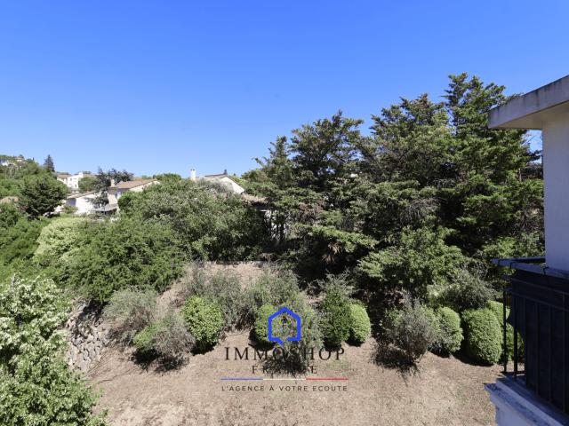 Appartement T2 de 40 m2/ terrasse/ vue dégagée/ stationnement