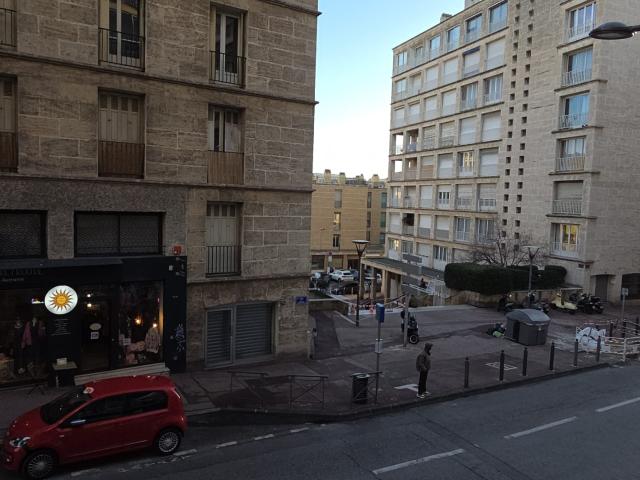 Appartement T2 de 48 m2 à fort potentiel Rue Caisserie / Avenue Saint Jean Marseille 13002