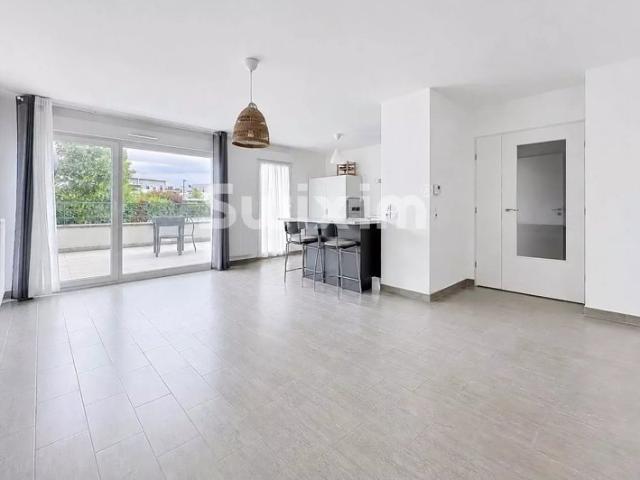 Appartement T2 de 55m² et sa terasse de 28m² ! + garage fermé et place de parking privative !