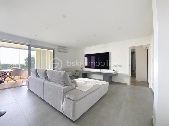 APPARTEMENT T2 de 102 m² – LOGGIA/TERRASSE – VUE PORT – GARAGE – SÈTE / BAS SAINT CLAIR – QUARTIER HAUT