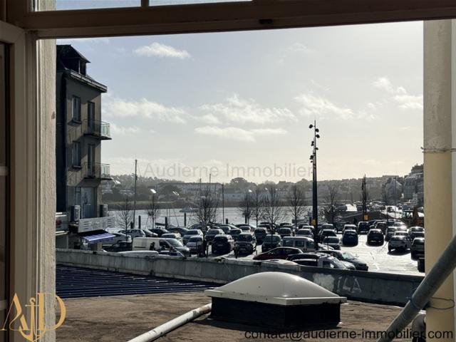 Appartement T2 de 38 m2 rénové en 2000 vue sur le port