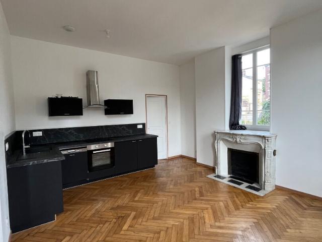 Appartement T2 de charme entièrement rénové avec parking