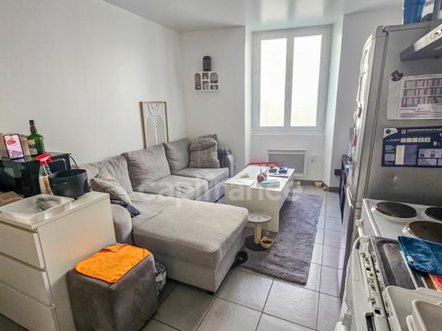 Appartement T2 en bon état avec place de parking privative à vendre 2 pièces ETRECHY 91